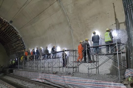 蘭新鐵路二線工程火燒溝隧道裂縫整治工程